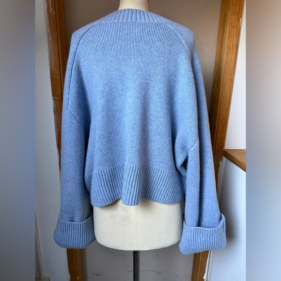 $1480 KHAITE Lenina Cashmere V-Neck Light Blue Sweater - Size M - Picture 3 of 13